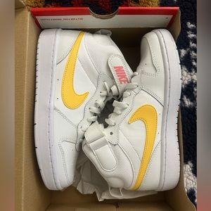 Nike Court Borough Mid 2 White Size 5y / 6.5 Women